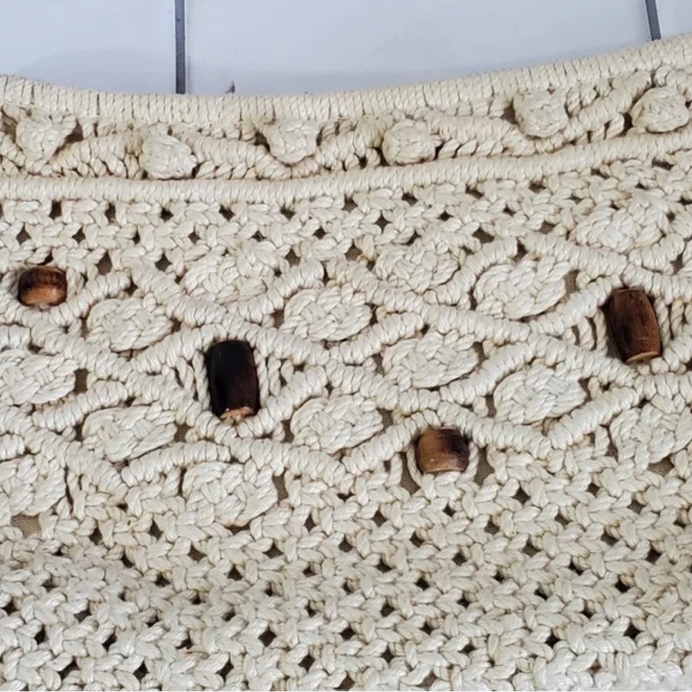 MCI Cream Crochet Clutch with Bead Detail Zipper Closure EUC (measurement pics) - Picture 7 of 10